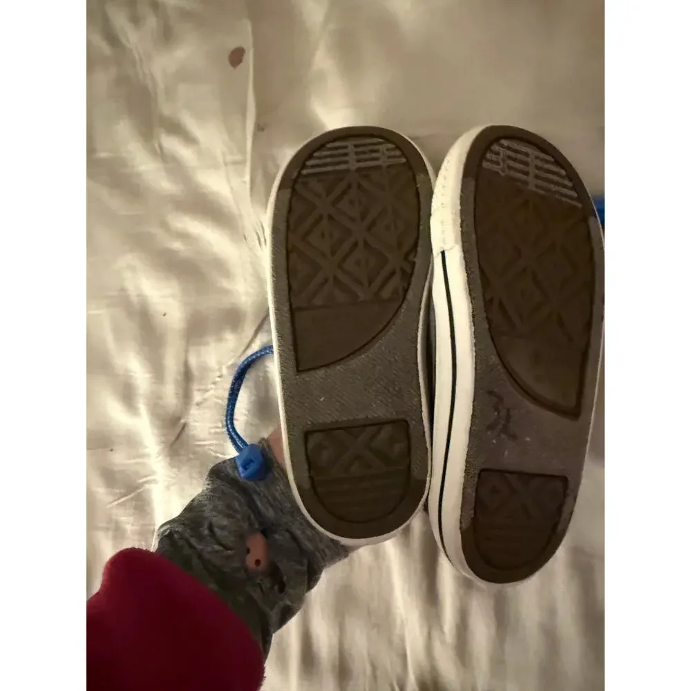 Converse Grey Sneakers With Lace Locks size 9